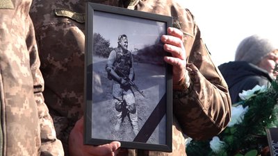 Дружили і загинули з різницею в день: на Черкащині прощалися з двома воїнами Дружили і загинули з різницею в день: на Черкащині прощалися з двома воїнами