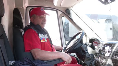 Водій Сергій Денисюк буде їздити на новому автомобілі швидкої Водій Сергій Денисюк буде їздити на новому автомобілі швидкої