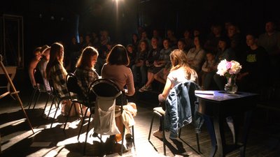 Шість історій підлітків. В Івано-Франківську презентували документальну виставу "Дружба під час війни" Шість історій підлітків. В Івано-Франківську презентували документальну виставу "Дружба під час війни"
