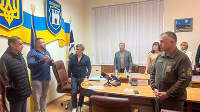 Отримали поранення на полі бою: у Житомирі трьом десантникам вручили нагороди Отримали поранення на полі бою: у Житомирі трьом десантникам вручили нагороди