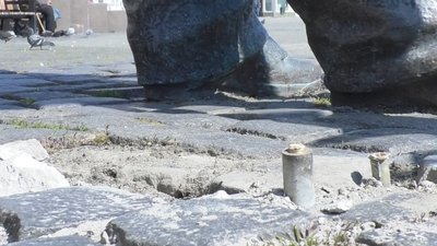 Поліція шукає крадія скульптури в Ужгороді. Камери зафіксували чоловіка