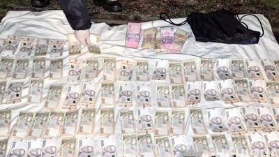 На Вінниччині пʼятеро чоловіків поцупили з фермерського підприємства гроші пайовиків На Вінниччині пʼятеро чоловіків поцупили з фермерського підприємства гроші пайовиків