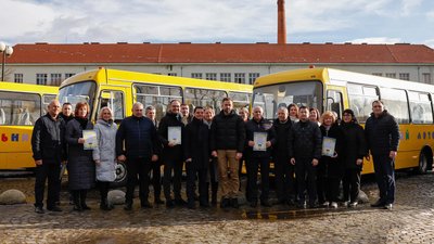 Школи Закарпатської області отримали ще 6 нових автобусів Школи Закарпатської області отримали ще 6 нових автобусів