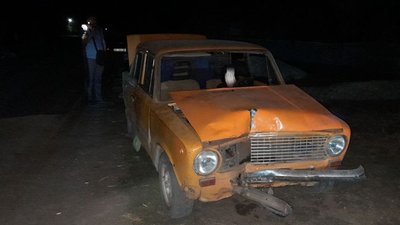 На Херсонщині п'яна водійка з дітьми в салоні знесла електроопору