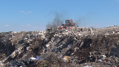 Жителі Мішково-Погорілова розповіли про сусідство з вогненебезпечним сміттєзвалищем. РЕПОРТАЖ Жителі Мішково-Погорілова розповіли про сусідство з вогненебезпечним сміттєзвалищем. РЕПОРТАЖ