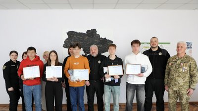 Вербування школярів