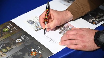 На Закарпатті погасили марку "Слава Силам оборони і безпеки України! Гвардія наступу" На Закарпатті погасили марку "Слава Силам оборони і безпеки України! Гвардія наступу"