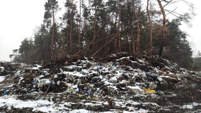 Стихійне сміттєзвалище у Кобеляках на Полтавщині: коли ліквідують та які наслідки для довкілля Стихійне сміттєзвалище у Кобеляках на Полтавщині: коли ліквідують та які наслідки для довкілля