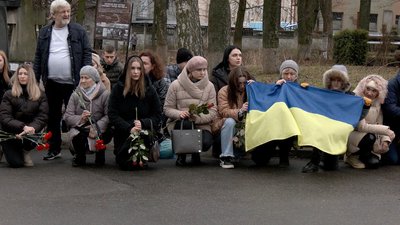 Загинули 14 лютого: у Вінниці попрощалися з 23-річними оборонцями Артемом Іванішиним та Вадимом Кондратюком Загинули 14 лютого: у Вінниці попрощалися з 23-річними оборонцями Артемом Іванішиним та Вадимом Кондратюком
