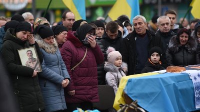 У Рівному попрощались із бійцями Миколою Сіруком та Дмитром Єфіменком У Рівному попрощались із бійцями Миколою Сіруком та Дмитром Єфіменком