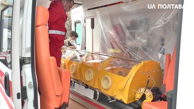 У Полтаві представили капсулу для перевезення хворих на COVID-19. СУСПІЛЬНЕ | ВІДЕОНОВИНИ