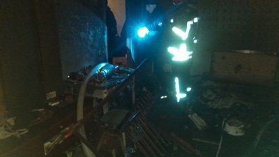 На пожежі у Рубіжному врятували двох людей: чоловіка та жінку забрала "швидка" На пожежі у Рубіжному врятували двох людей: чоловіка та жінку забрала "швидка"