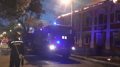 У Харкові горить будинок-пам'ятка архітектури У Харкові горить будинок-пам'ятка архітектури