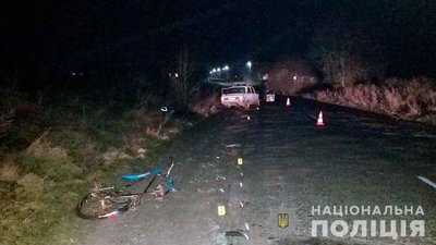 Рівненщина: водій легковика під час обгону насмерть збив велосипедиста