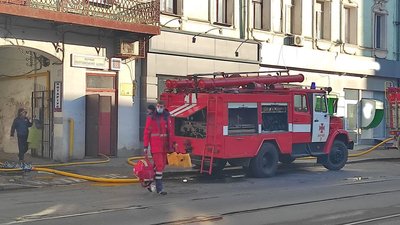 У Харкові на Полтавському Шляху пожежа у двоповерховому будинку