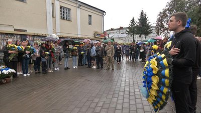 У Луцьку провели в останню дорогу молодшого сержанта Дмитра Пержила У Луцьку провели в останню дорогу молодшого сержанта Дмитра Пержила