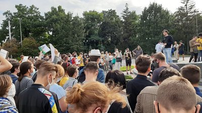 "Парк – це не зона": у Харкові студенти посідали на газони протестуючи проти «свавілля охоронців» "Парк – це не зона": у Харкові студенти посідали на газони протестуючи проти «свавілля охоронців»