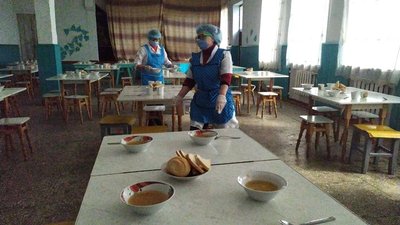 У школі на Кіровоградщині руйнуються дах і підлога спортзали У школі на Кіровоградщині руйнуються дах і підлога спортзали