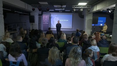 Список речей, які мають складати у "Тривожну" валізу — версія Червоного хреста та рятувальників Список речей, які мають складати у "Тривожну" валізу — версія Червоного хреста та рятувальників
