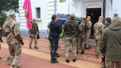 У Сумах попрощалися із загиблими на Донбасі Дмитром Богдановим та В’ячеславом Поповим У Сумах попрощалися із загиблими на Донбасі Дмитром Богдановим та В’ячеславом Поповим