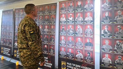 Фотовиставка про загиблих оборонців Маріуполя