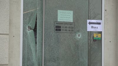 У центрі Харкова вночі розбили вітрини магазину — поліція шукає причетних У центрі Харкова вночі розбили вітрини магазину — поліція шукає причетних