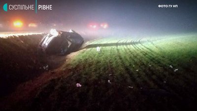 На Рівненщині водій, уникаючи зіткнення, злетів у кювет