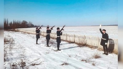 На Ніжинщині попрощалися з батьком п'ятьох дітей, який загинув на Луганщині На Ніжинщині попрощалися з батьком п'ятьох дітей, який загинув на Луганщині