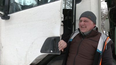 Через сніг і машини у Рівному не можуть вивезти сміття з усіх дворів Через сніг і машини у Рівному не можуть вивезти сміття з усіх дворів