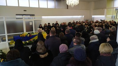 В Івано-Франківську прощаються з бортпровідницею збитого літака в Ірані Марією Микитюк В Івано-Франківську прощаються з бортпровідницею збитого літака в Ірані Марією Микитюк