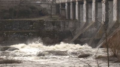 Рівень води опустився на 6 метрів: на Черкащині промивають водосховище