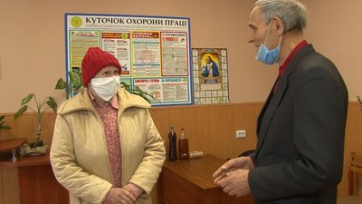 Черкаські волонтери передали допомогу малозабезпеченим з Канівщини Черкаські волонтери передали допомогу малозабезпеченим з Канівщини