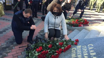 Черкасці вшанували пам'ять Героїв Небесної Сотні Черкасці вшанували пам'ять Героїв Небесної Сотні