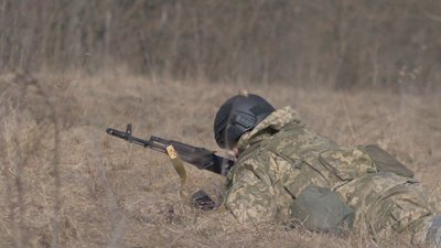 Тренуються штурмувати та відпрацьовують тактичну медицину: як відбувається навчання добровольців "Сталевого кордону" Тренуються штурмувати та відпрацьовують тактичну медицину: як відбувається навчання добровольців "Сталевого кордону"