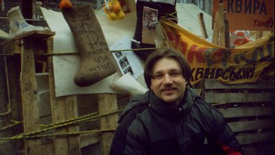 Євген Луняк 21 листопада 2004 року на Майдані Незалежності у Києві, коли розпочалася Помаранчева революція Євген Луняк 21 листопада 2004 року на Майдані Незалежності у Києві, коли розпочалася Помаранчева революція