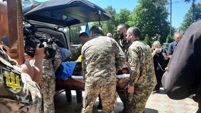 В Івано-Франківську попрощалися із загиблим військовослужбовцем Андрієм Небором В Івано-Франківську попрощалися із загиблим військовослужбовцем Андрієм Небором