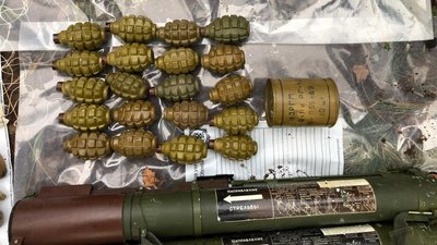 СБУ знайшла схрон зброї на Рівненщині. Підозрюють, що привезли з ООС