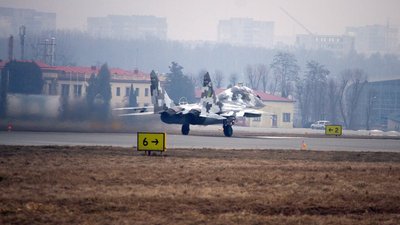 Львівський завод передав ЗСУ відремонтований навчально-бойовий винищувач Львівський завод передав ЗСУ відремонтований навчально-бойовий винищувач