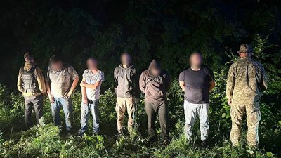 Чоловіки, яких затримали прикордонники.