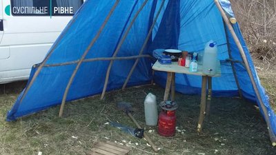 Самоізолювався на березі річки. Історія далекобійника з Рівненщини