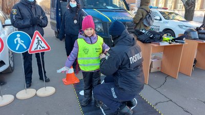 У Миколаєві організували акцію "Різдво з патрульними" У Миколаєві організували акцію "Різдво з патрульними"