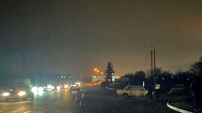 У Запоріжжі водій автівки скоїв наїзд на двох неповнолітніх дівчат, їх госпіталізували
