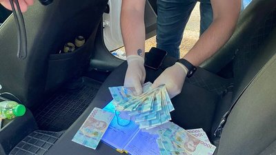 Хабар, який могли отримати поліцейські