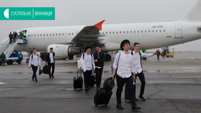 До Вінниці прибуло 300 паломників з Ізраїлю: їх зустрічали у захисних костюмах