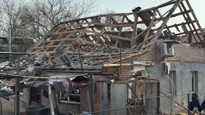 У Полтаві зросла кількість поранених внаслідок обстрілу: людину витягли з-під завалів