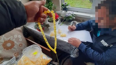 На Рівненщині вилучили бурштину та прикрас на майже мільйон гривень На Рівненщині вилучили бурштину та прикрас на майже мільйон гривень