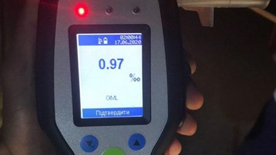 Штраф у понад 10 тисяч гривень: у Херсоні патрульні зловили водія напідпитку Штраф у понад 10 тисяч гривень: у Херсоні патрульні зловили водія напідпитку