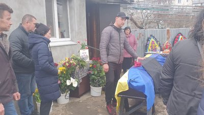 На Дніпропетровщині попрощалися з розвідником, який загинув в боях за Харківщину На Дніпропетровщині попрощалися з розвідником, який загинув в боях за Харківщину