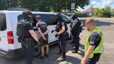 У Смілі затримали чоловіка, який, за версією поліції, продавав гранати