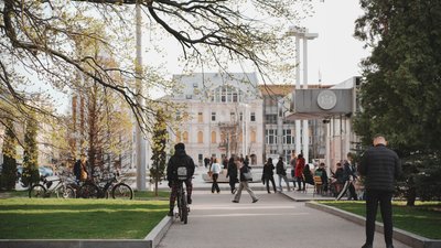 сад шевченка, весна, харків, погода, люди, захід сонця